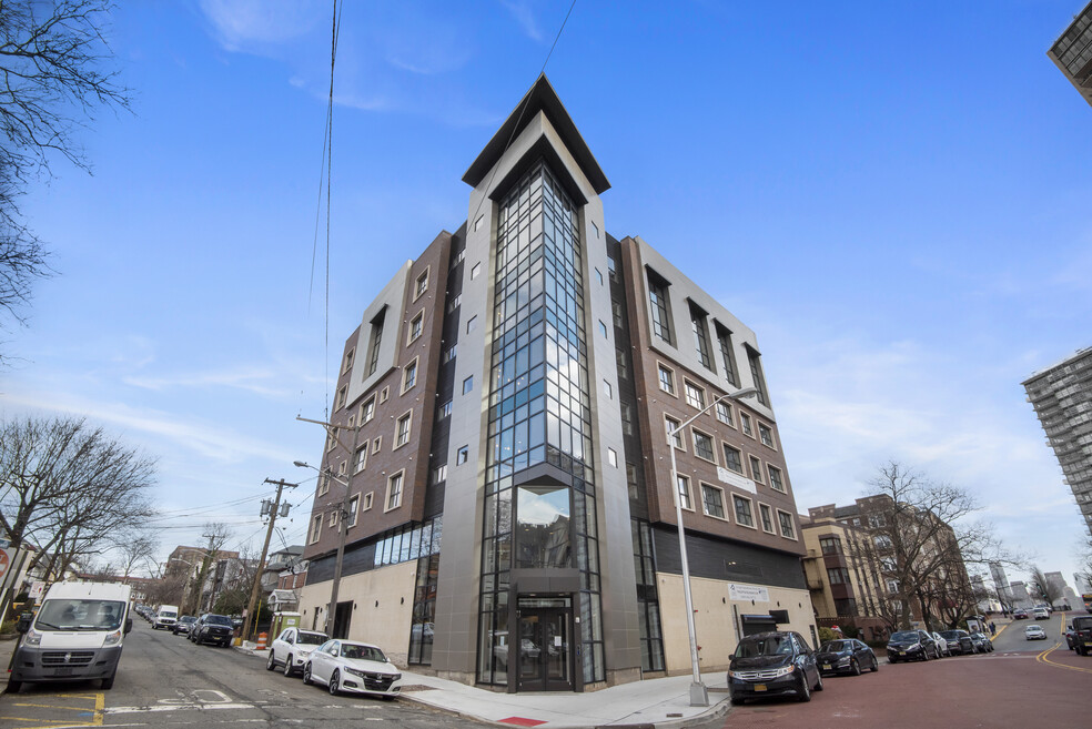 LOFTS ON BOULEVARD EAST